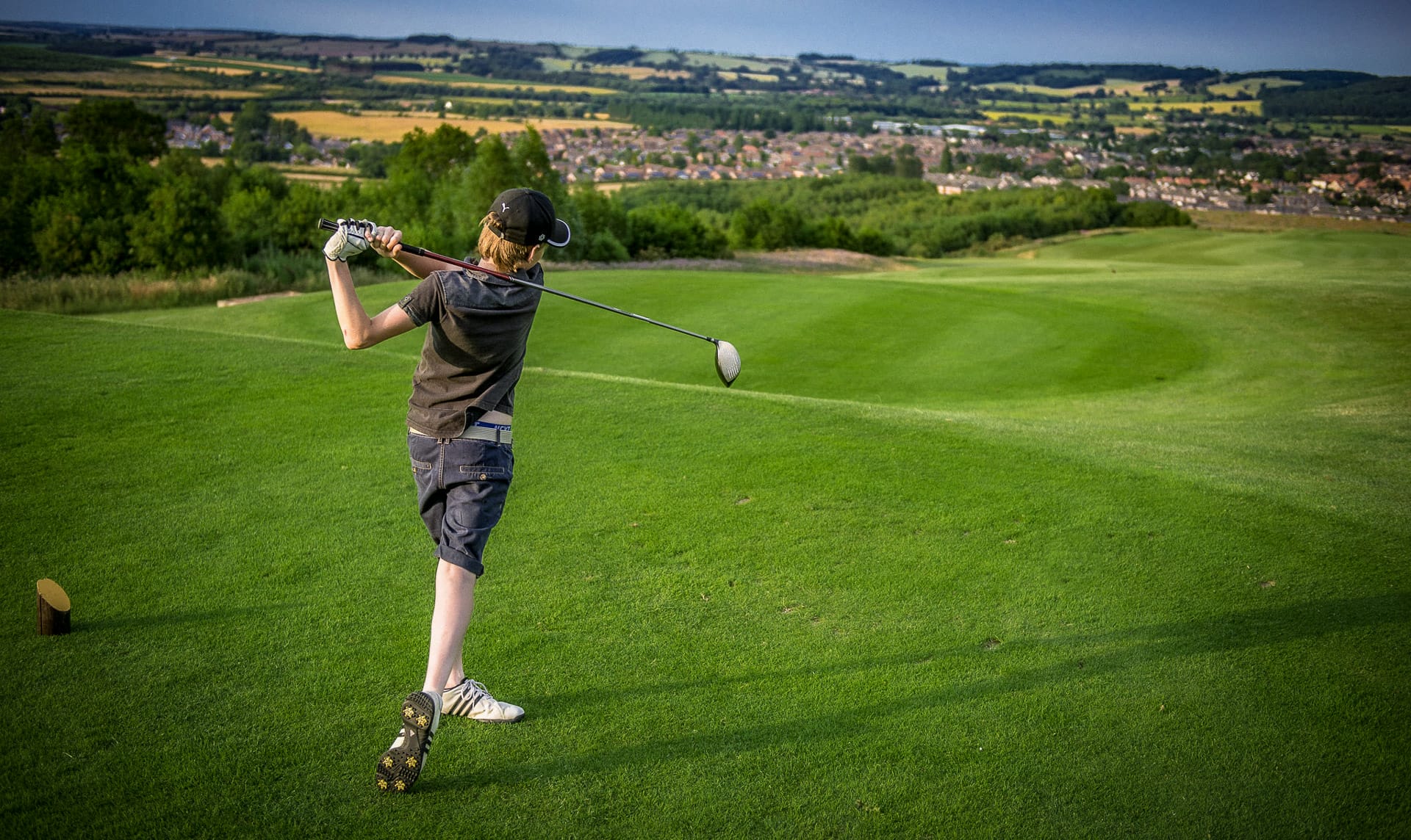 young golfer hitting a ball at an 18 hole golf course in nottingham