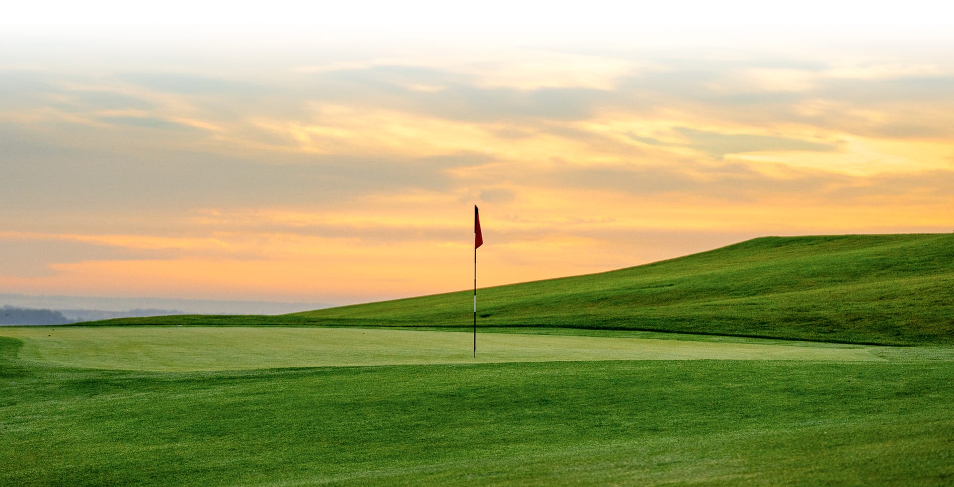 Golf course flag with sunset views at Ramsdale Park